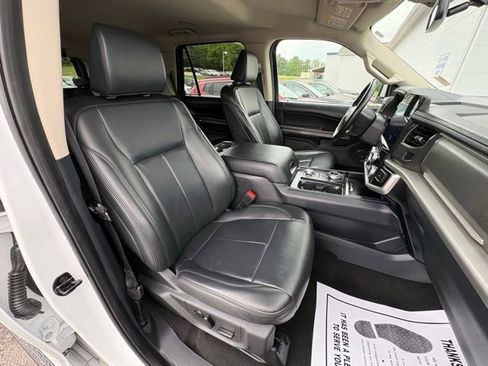 Used 2024 Ford Expedition XLT AWD/4WD image 32
