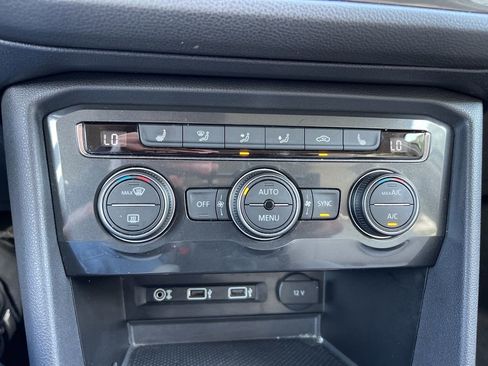 Used 2018 Volkswagen Tiguan SE image 12