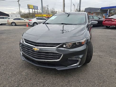 Used 2017 Chevrolet Malibu LT image 2