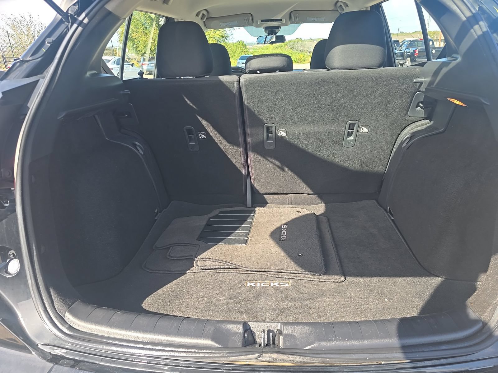 Used 2022 Nissan Kicks S FWD image 7
