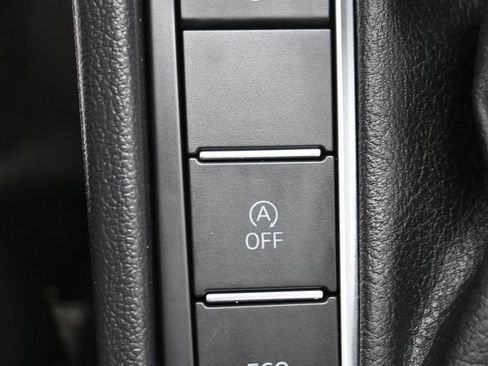 Used 2023 Volkswagen Jetta SE w/ Panoramic Sunroof Package image 27