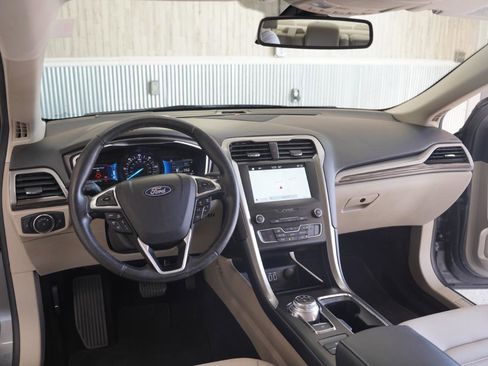Used 2019 Ford Fusion SEL FWD image 11