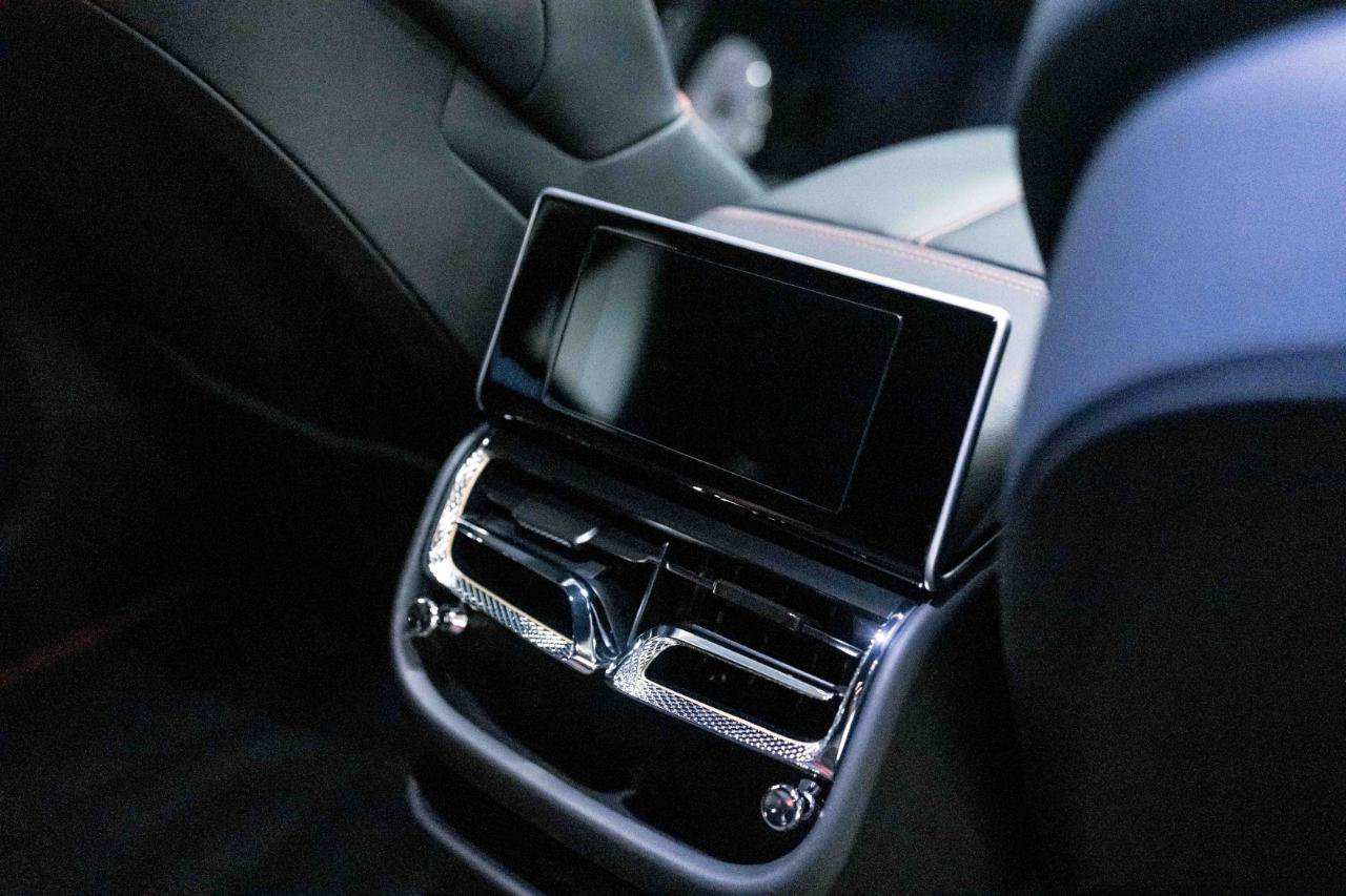 Used 2025 Bentley Flying Spur Plug-In Hybrid AWD/4WD image 79