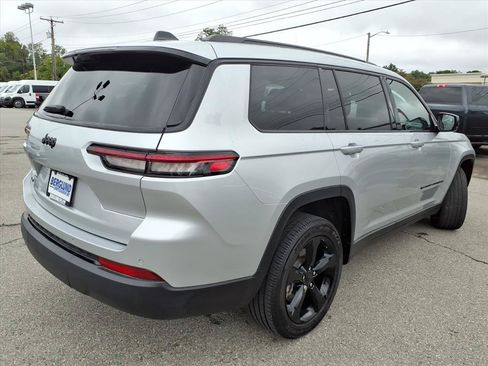 Used 2025 Jeep Grand Cherokee L Altitude AWD/4WD image 4
