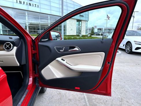 Used 2019 Mercedes-Benz GLA 250 4MATIC image 16