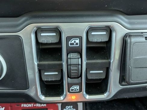 Used 2023 Jeep Wrangler Unlimited Rubicon AWD/4WD image 23
