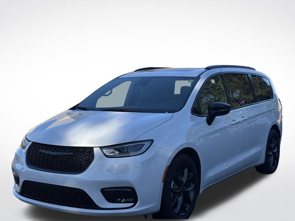 Used 2026 Chrysler Pacifica Limited w/ S Appearance Package FWD image 2