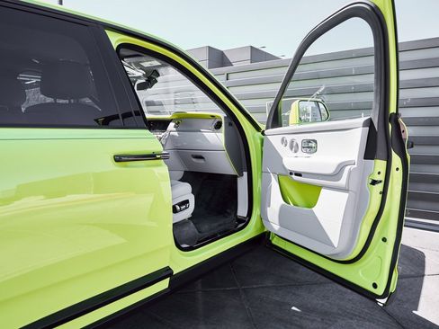 Used 2024 Rolls-Royce Cullinan image 29