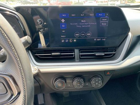 Certified 2024 Chevrolet Trax LS w/ LS Convenience Package FWD image 13