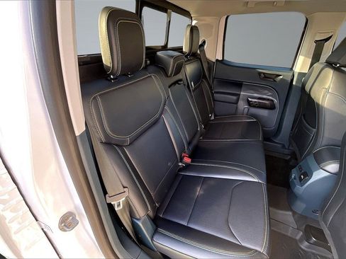 Used 2025 Ford Maverick Lobo image 28