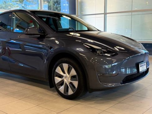 Used 2023 Tesla Model Y Long Range AWD/4WD image 5