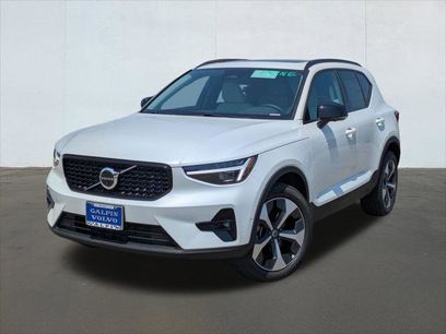 New 2026 Volvo XC40 B5 Plus w/ Protection Package Premier