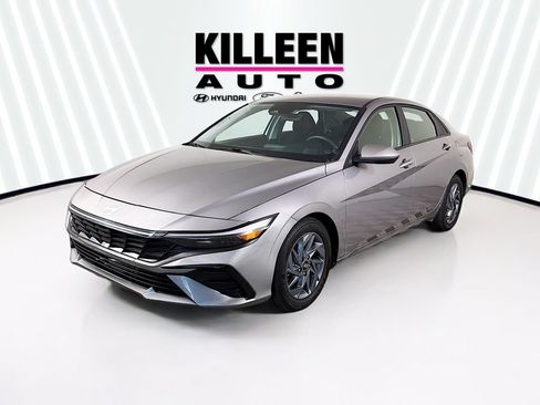 Used 2024 Hyundai Elantra SEL FWD image 3