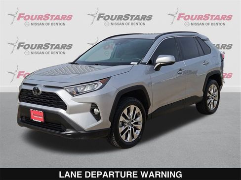 Used 2020 Toyota RAV4 XLE Premium image 9