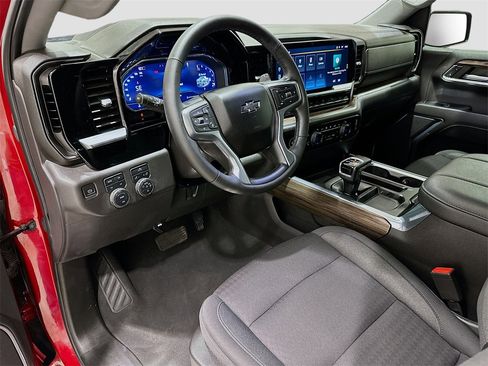 Used 2024 Chevrolet Silverado 1500 RST w/ Z71 Off-Road Package image 9