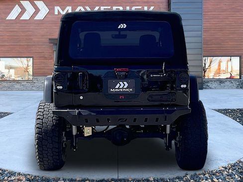 Used 2018 Jeep Wrangler Rubicon AWD/4WD image 6