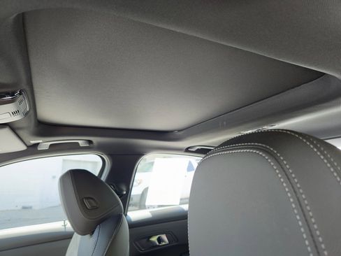 Used 2025 BMW 330i Sedan w/ Parking Assistance Package image 20