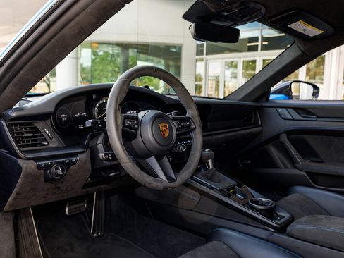 Used 2022 Porsche 911 GT3 image 25