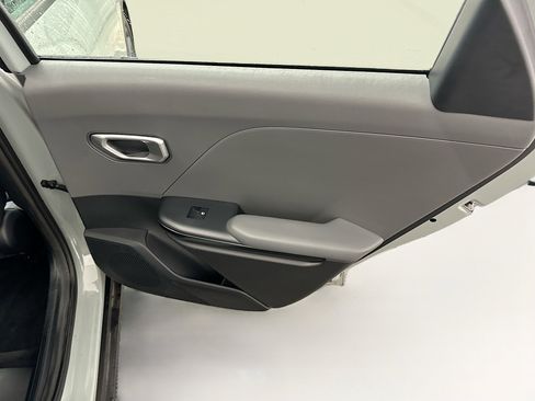 Used 2025 Kia K4 LXS image 31