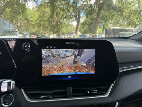 Used 2025 Chevrolet Equinox LT FWD image 17