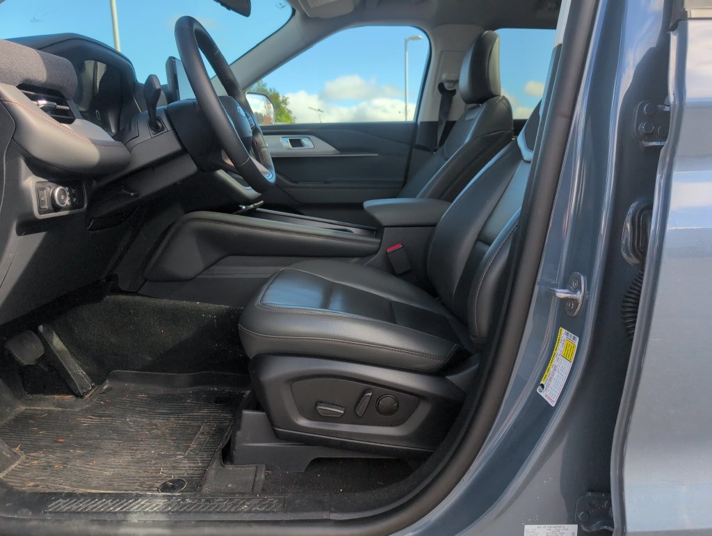 Certified 2025 Ford Explorer Active AWD/4WD image 5