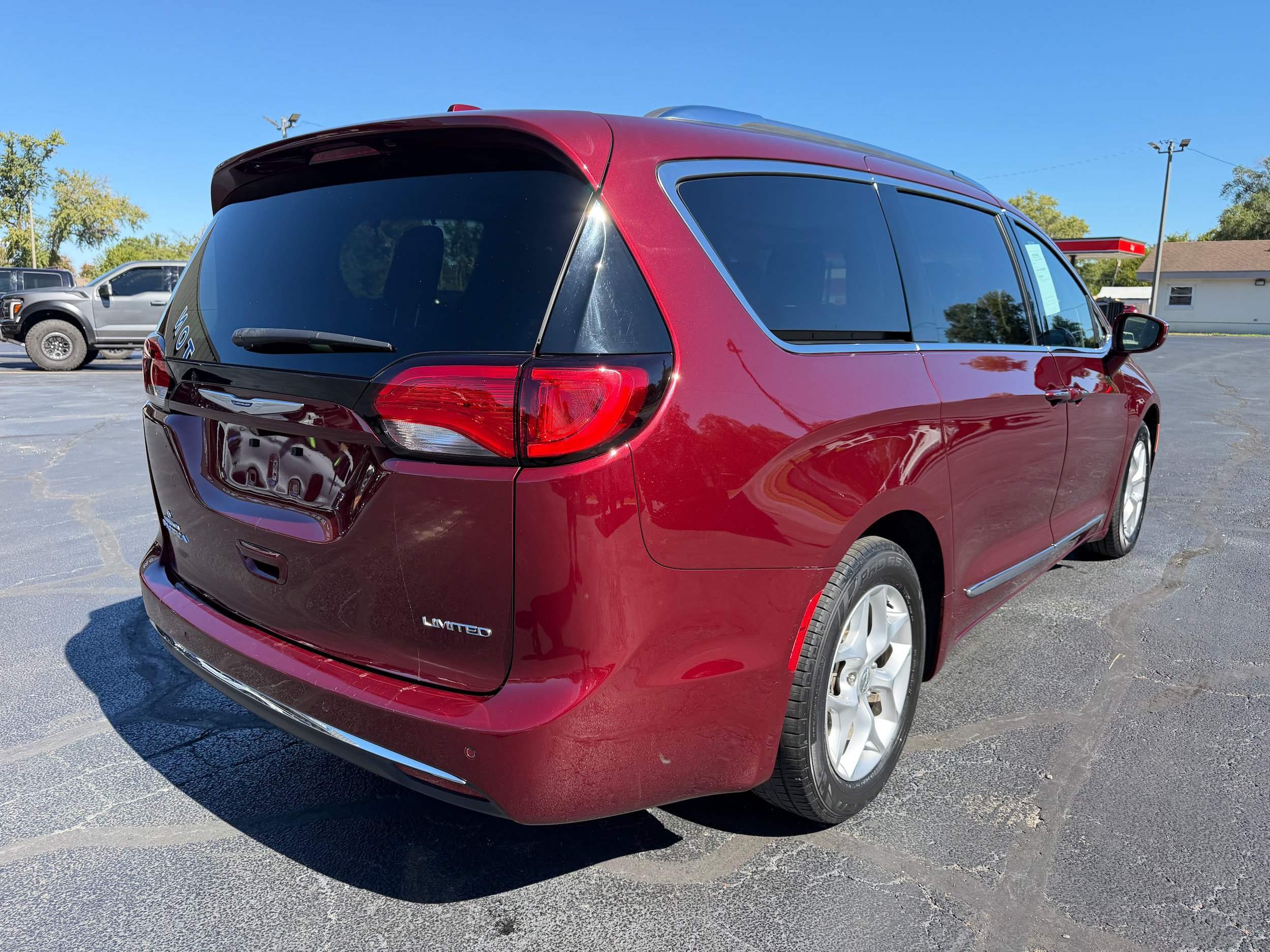 Used 2019 Chrysler Pacifica Limited FWD image 7