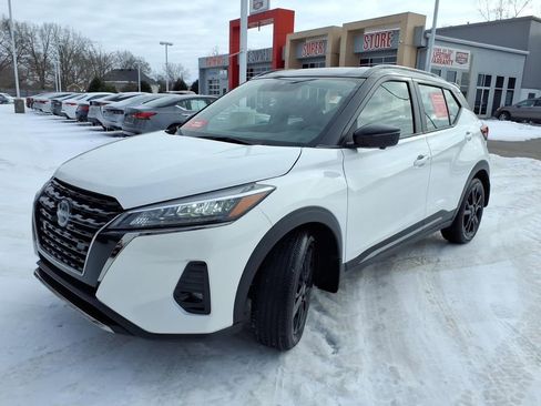 Certified 2024 Nissan Kicks SR FWD image 18