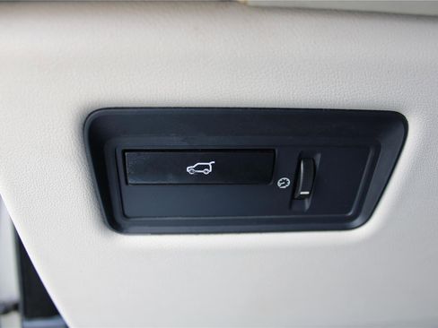 Used 2014 Land Rover Range Rover HSE image 30