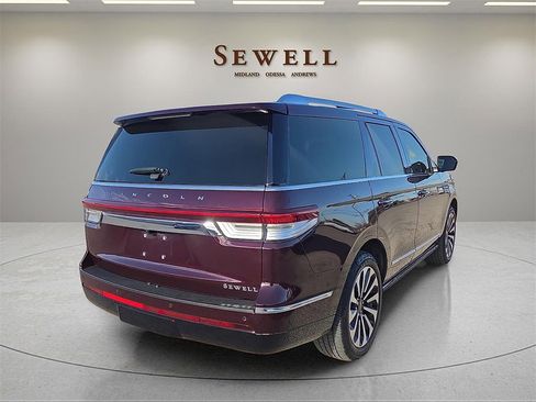 Certified 2023 Lincoln Navigator Reserve image 4