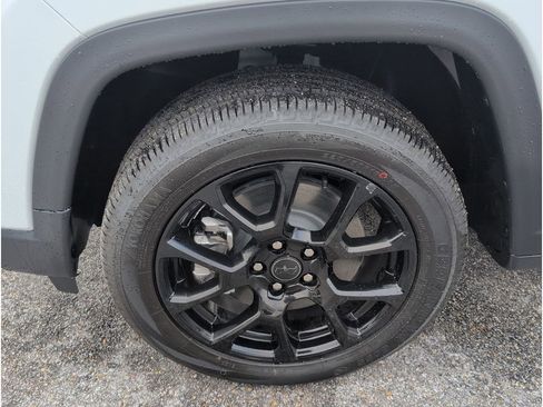 New 2026 Jeep Compass Latitude image 9