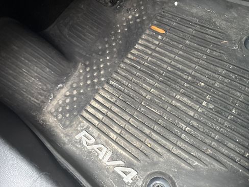 Used 2021 Toyota RAV4 Limited image 17