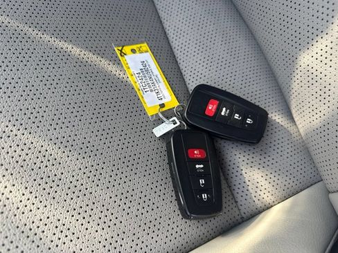 Used 2022 Toyota Camry XSE FWD image 19