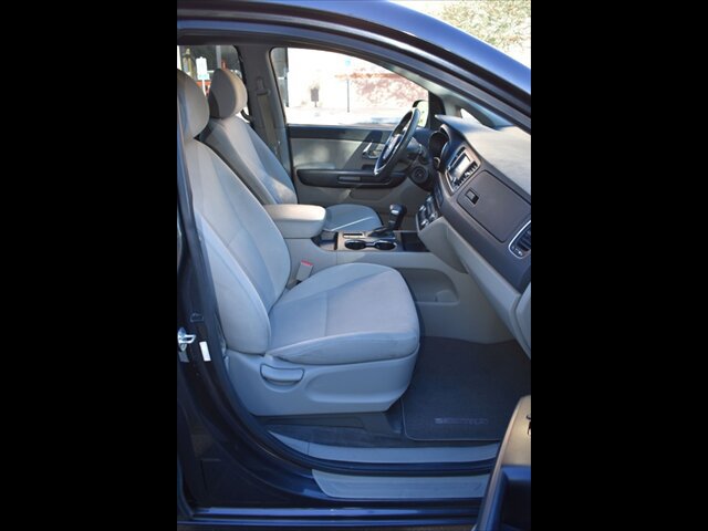 Used 2020 Kia Sedona LX FWD image 34