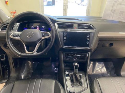 Used 2024 Volkswagen Tiguan SE image 27