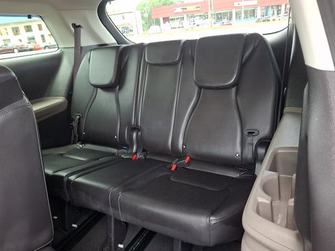 Used 2025 Kia Carnival EX FWD image 11