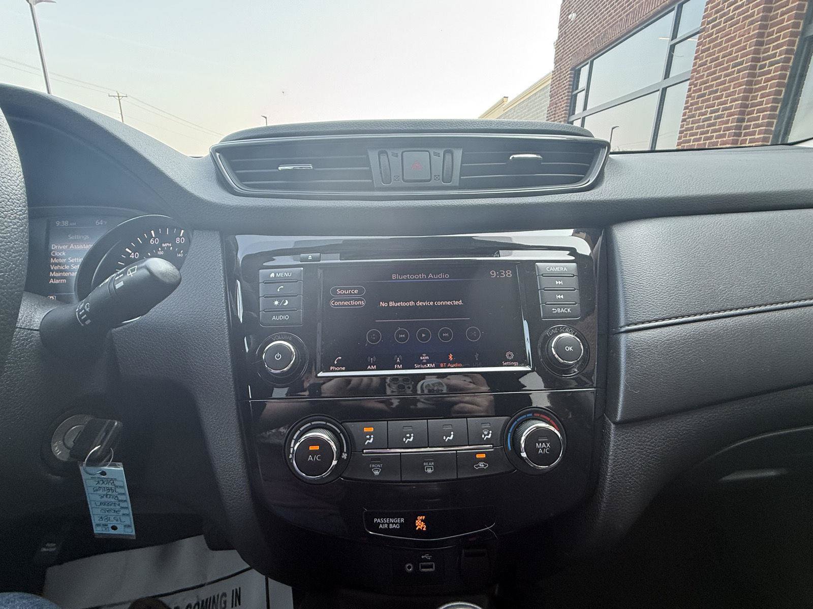 Used 2020 Nissan Rogue S w/ Special Edition Package FWD image 5