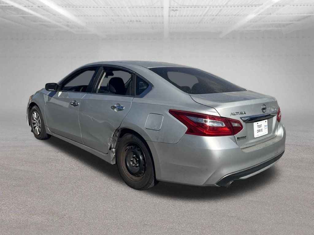 Used 2016 Nissan Altima 2.5 S w/ Power Driver Seat Package FWD image 5