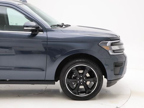 Used 2022 Ford Expedition Limited image 4
