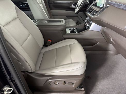 Certified 2023 GMC Yukon XL SLT w/ SLT Luxury Package RWD image 11