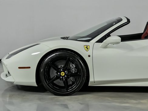 Used 2018 Ferrari 488 Spider image 7
