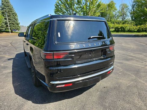 Used 2024 Jeep Wagoneer L Series III w/ Flexible Seating Group AWD/4WD image 3