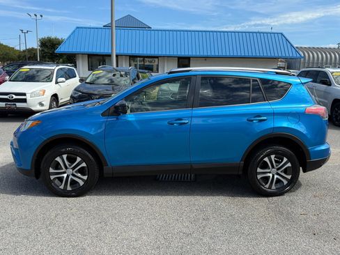 Used 2018 Toyota RAV4 LE image 2