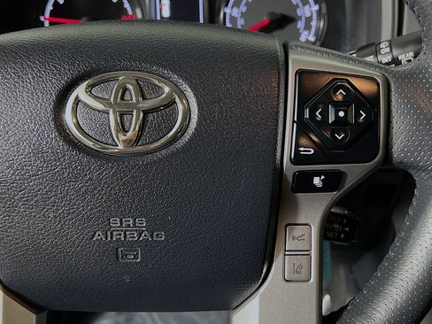 Used 2020 Toyota 4Runner SR5 AWD/4WD image 20