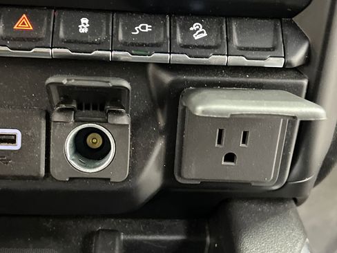 Used 2021 GMC Sierra 1500 AT4 w/ AT4 Value Package AWD/4WD image 46