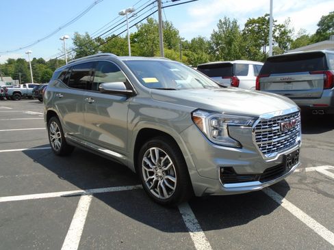 Used 2023 GMC Terrain Denali w/ Denali Premium Package AWD/4WD image 5