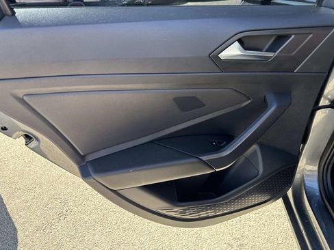 Used 2022 Volkswagen Jetta SE image 9