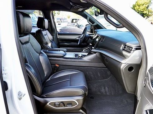 Certified 2025 Jeep Wagoneer Series II image 11