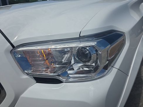 Used 2022 Toyota Tacoma SR5 RWD image 27