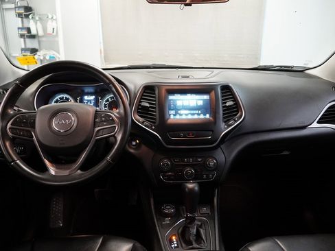 Used 2019 Jeep Cherokee Latitude Plus image 9