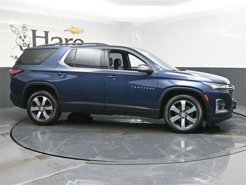 Used 2023 Chevrolet Traverse LT w/ LT Premium Package image 3